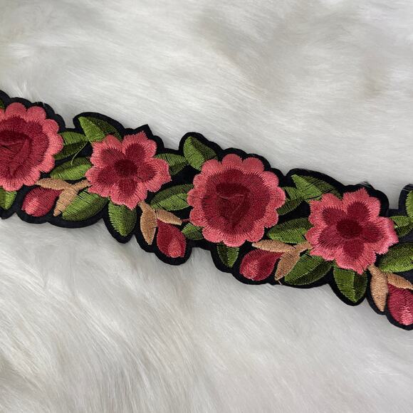 Embroidered Floral Patch Choker Necklace Pink Green Black Adjustable NWOT - Picture 3 of 16